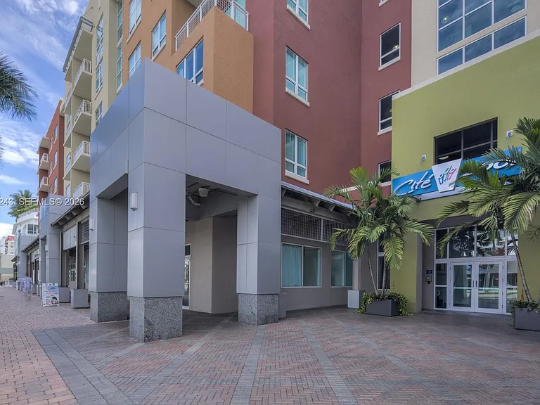 2000 N Bayshore Dr #626 — Photo 17