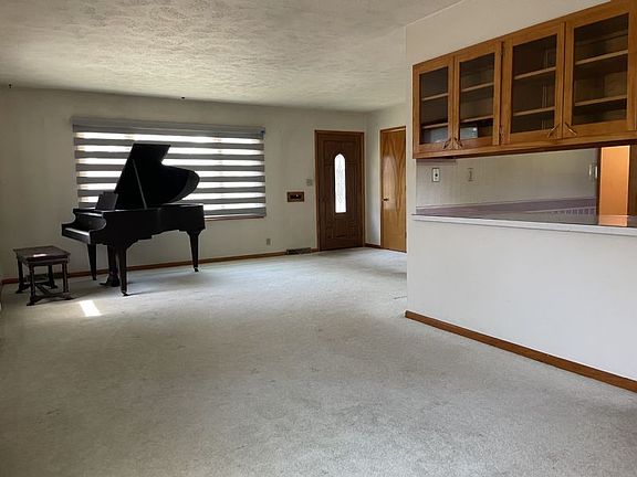5th image of 107 E Pioneer Ave