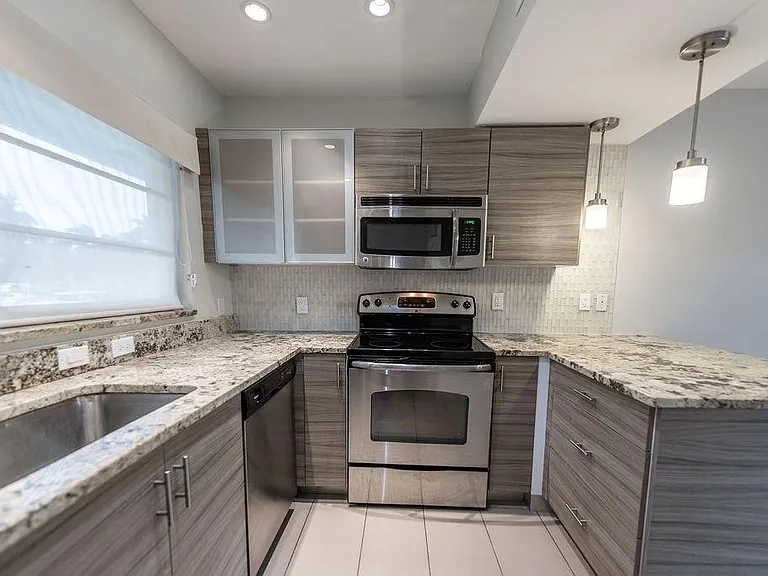 64 Isle Of Venice Dr — Photo 5