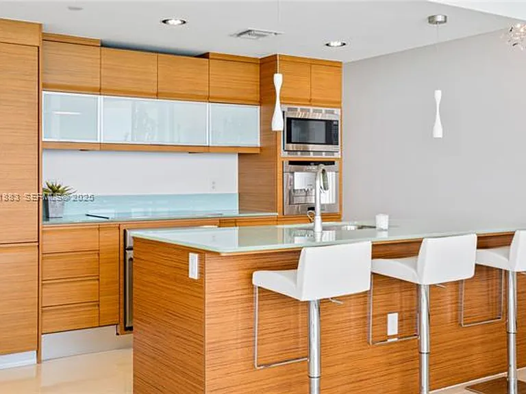 5875 Collins Avenue Cu #1202 — Photo 27