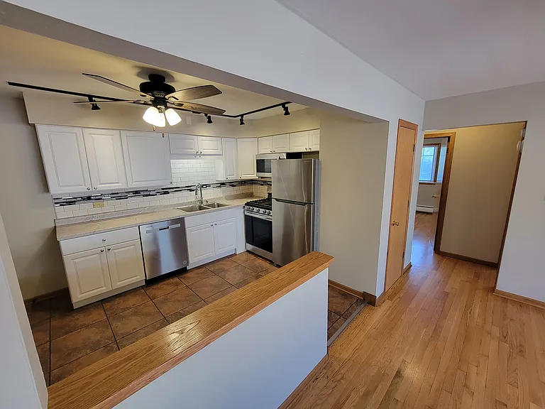 701 Lake St #6 — Photo 3