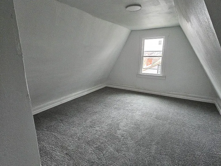 636 Lillian St — Photo 14