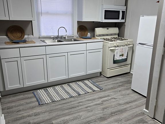 3rd image of 321 S Union St #C