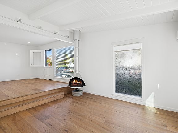 2nd image of 620 1/2 Acacia Ave
