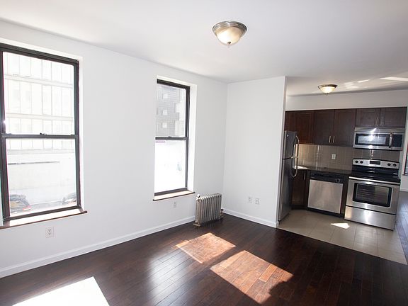 5th image of 36 Saint Marks Pl APT 6