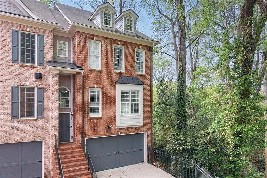 3 bed, 3.5 bath, 2685 sqft, $3,800 — Photo 2