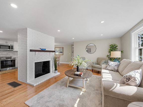 3rd image of 86 Pompano Road