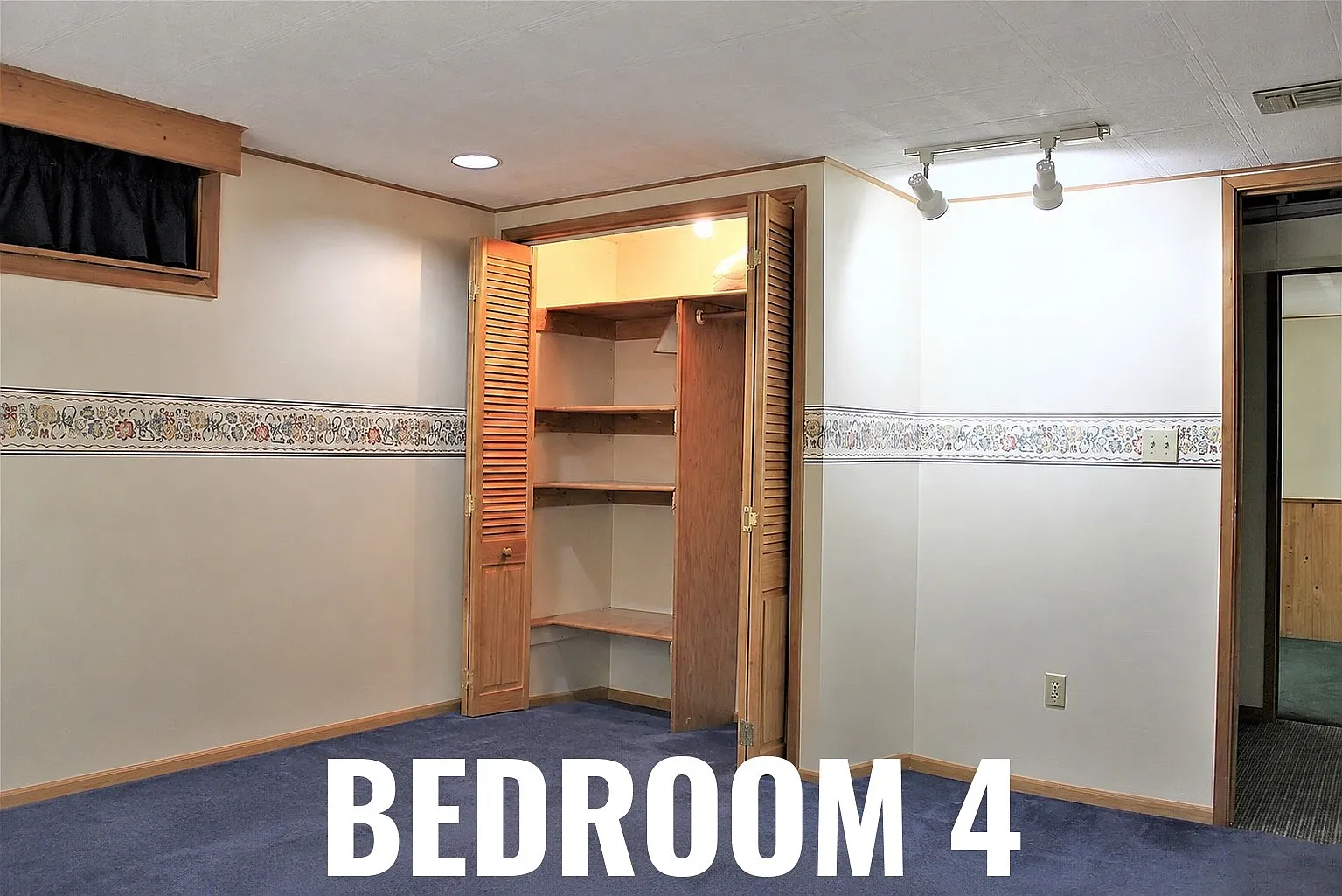 7 bed, 3.0 bath, 3807 sqft, $595 — Photo 1