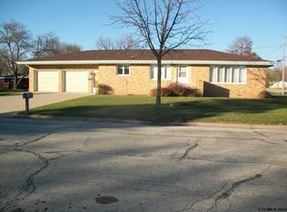 526 12th Ave SE, Dyersville, IA 52040