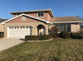 18451 Willow Ln, Lansing, IL 60438