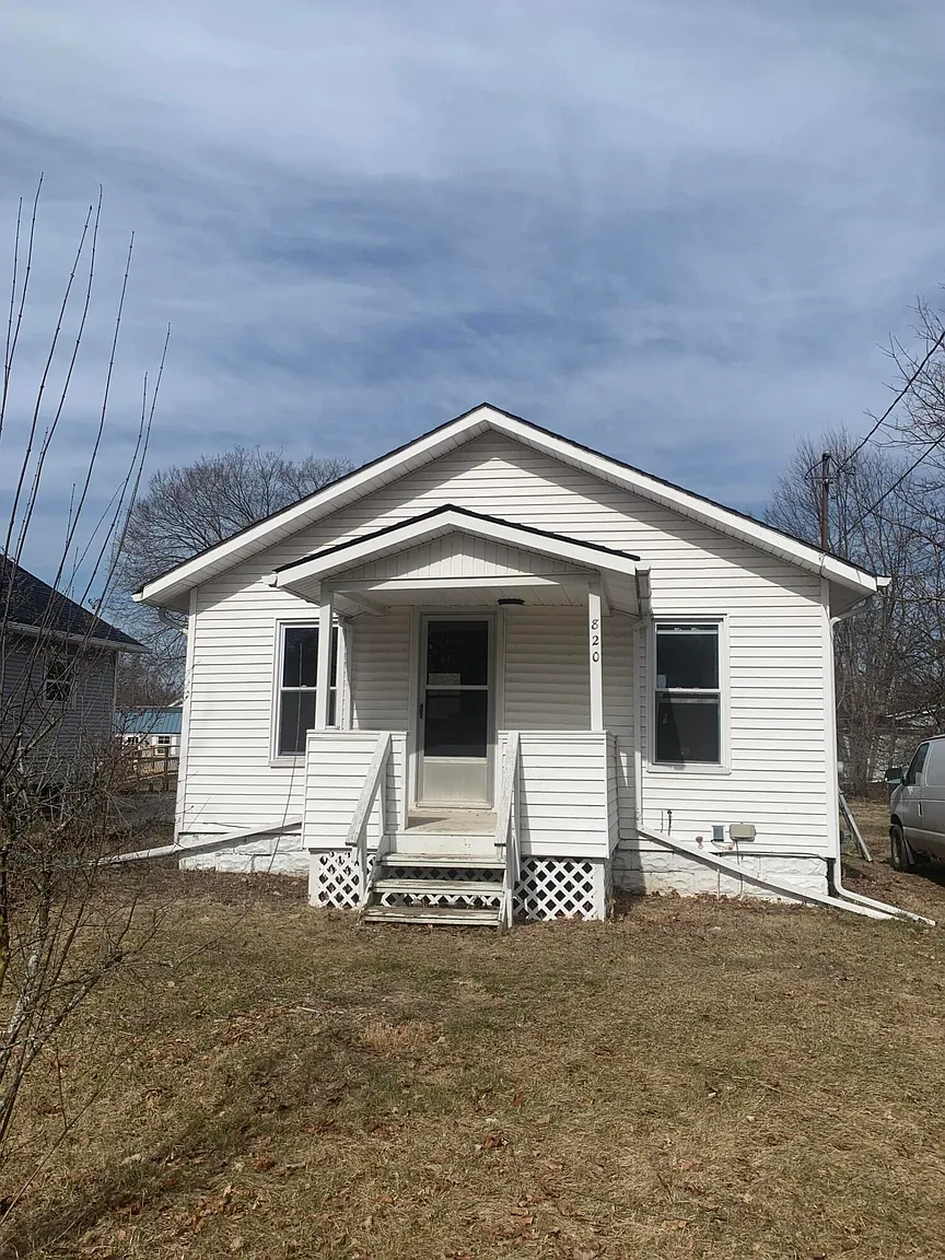 820 Grant St photo 1