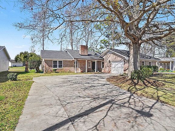3rd image of 575 Circle Dr.