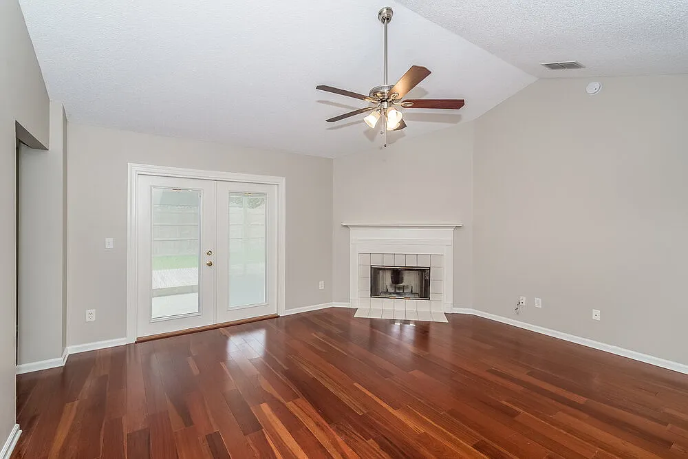 3 bed, 2.0 bath, 1492 sqft, $2,190 — Photo 3