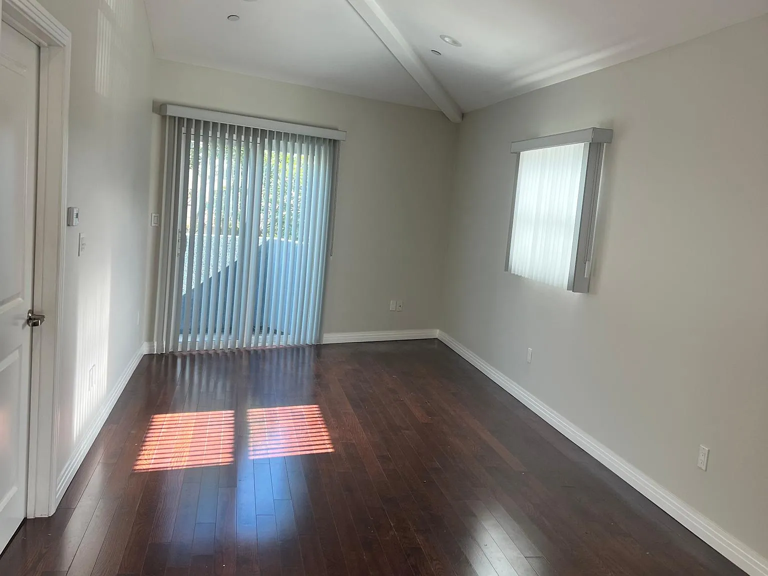 1 bed, 550 sqft, $2,390 — Photo 2