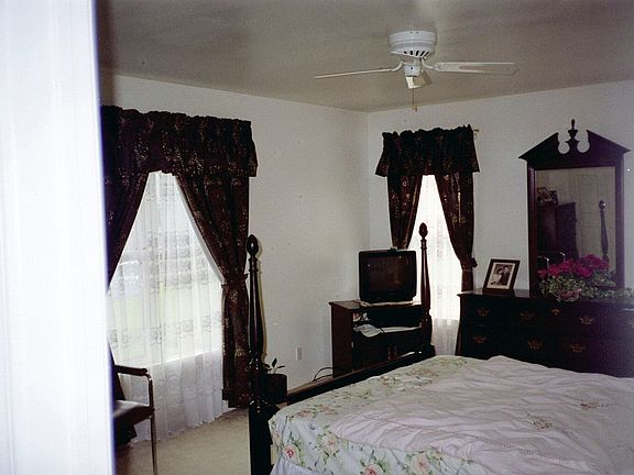 4th image of 38441 Lori Ln