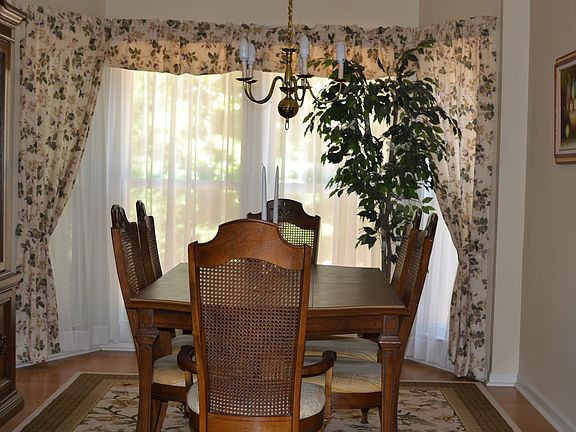Dining room - bay window