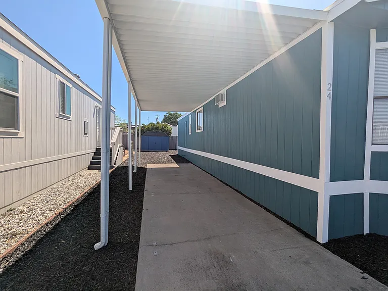 927 E F St #24 — Photo 3