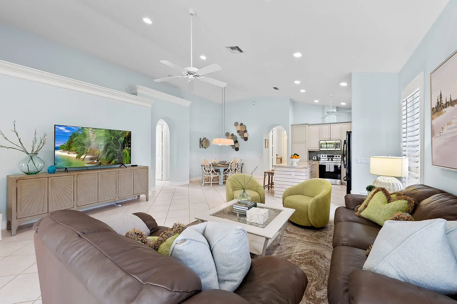 3 bed, 2.0 bath, 1722 sqft, $6,072 — Photo 4