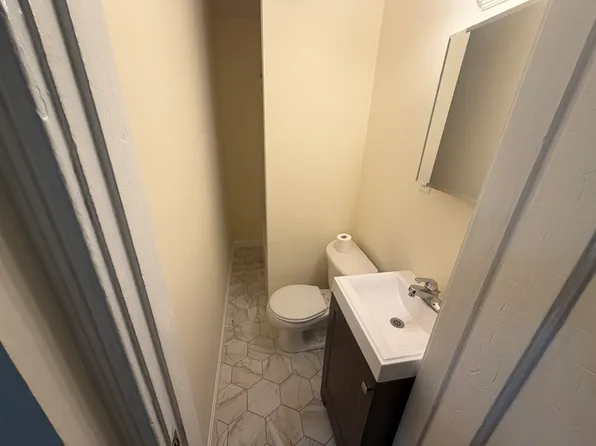 1318 Commonwealth Ave APT 8, Allston, MA 02134