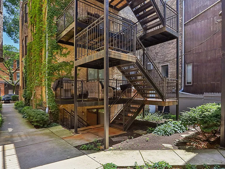 2212 N Sedgwick St #1 — Photo 24