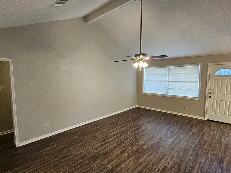 1404 Cactus St — Photo 4