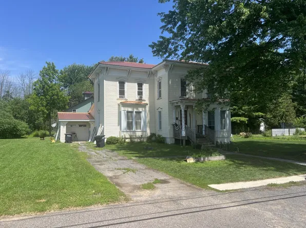 9 Burns Holden Rd, Fort Covington, NY 12937