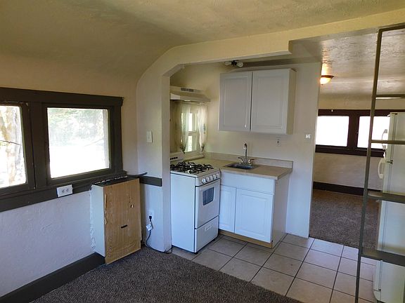 3rd image of 917 E Princeton Ave