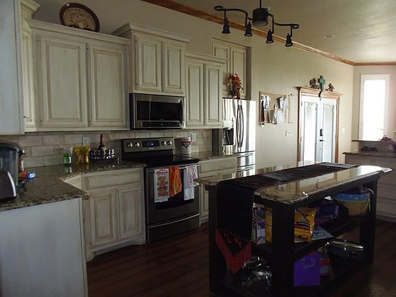 4th image of 1601 Lone Star Dr