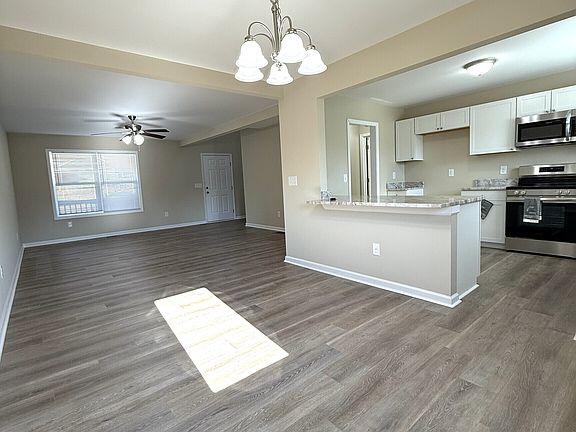 3rd image of 190 Charlotte Cir