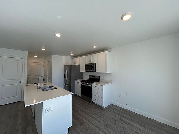 3rd image of 1712 E Fall St