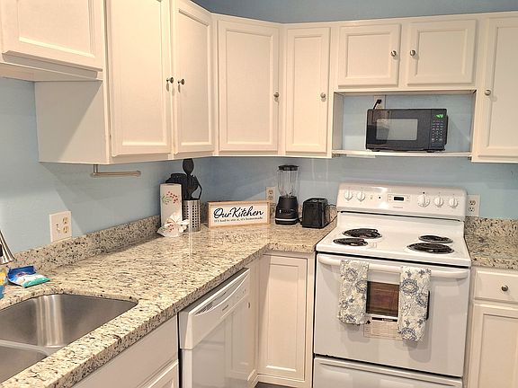 2nd image of 201 W Hibiscus St #C