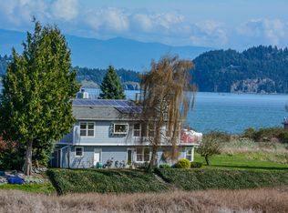 748 Bay Front Ln, Oak Harbor, WA 98277