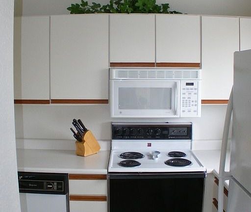 3rd image of 215 Ocean Park Ln