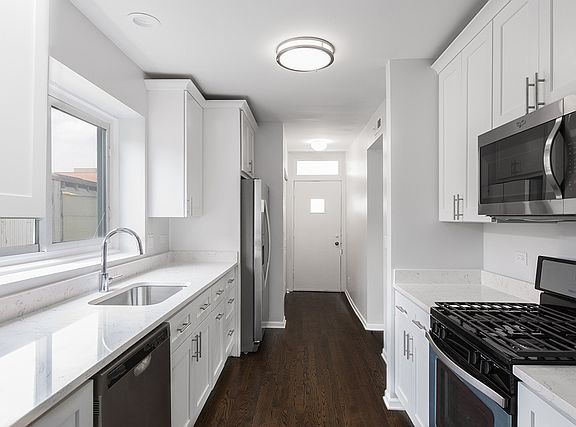 4th image of 2720 W Winnemac Ave APT 2