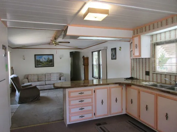 400 Hiram Page Rd #60, Yreka, CA 96097