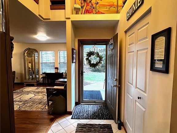 3rd image of 107 N Aspen Ct Unit 4