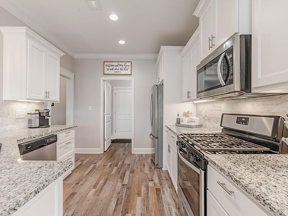 3rd image of 51 Wellswood Dr