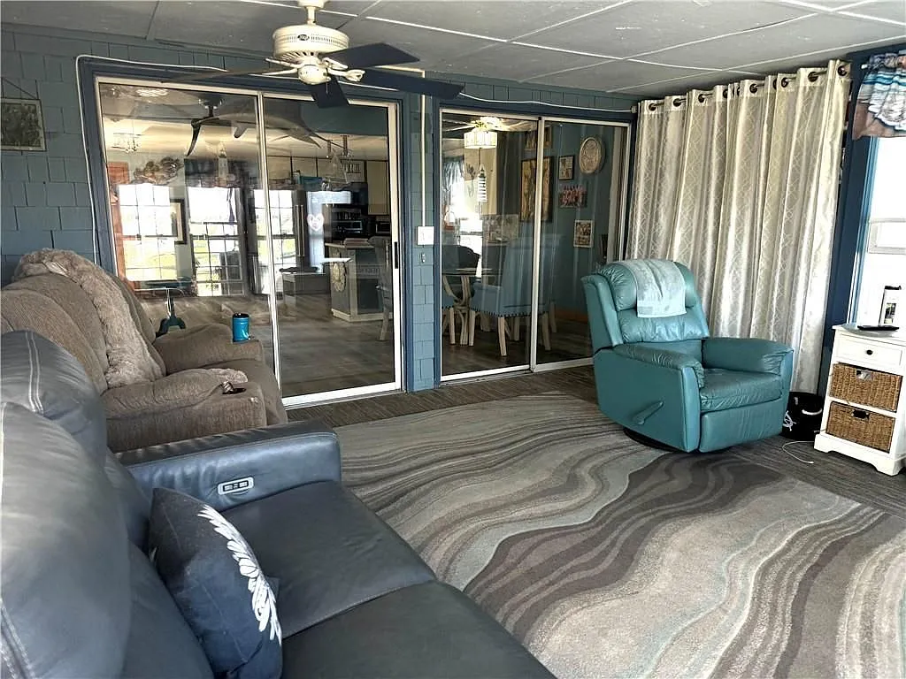 1 bed, 1.0 bath, 1100 sqft, $2,400 — Photo 3