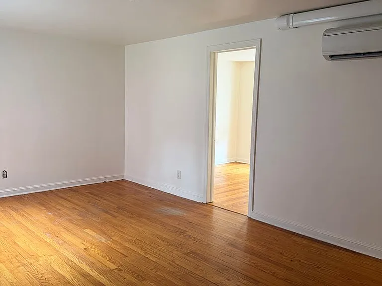 2228 W Allen St — Photo 9
