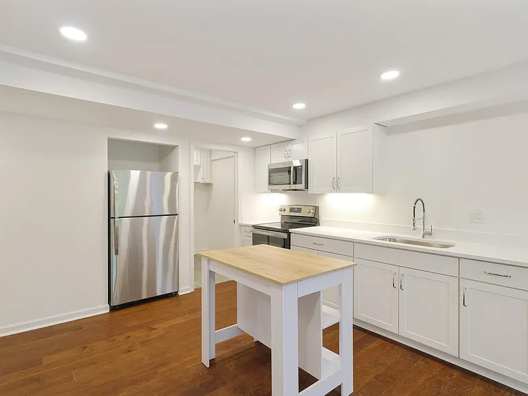207 Township Dr #BOTTOM FLOOR — Photo 3