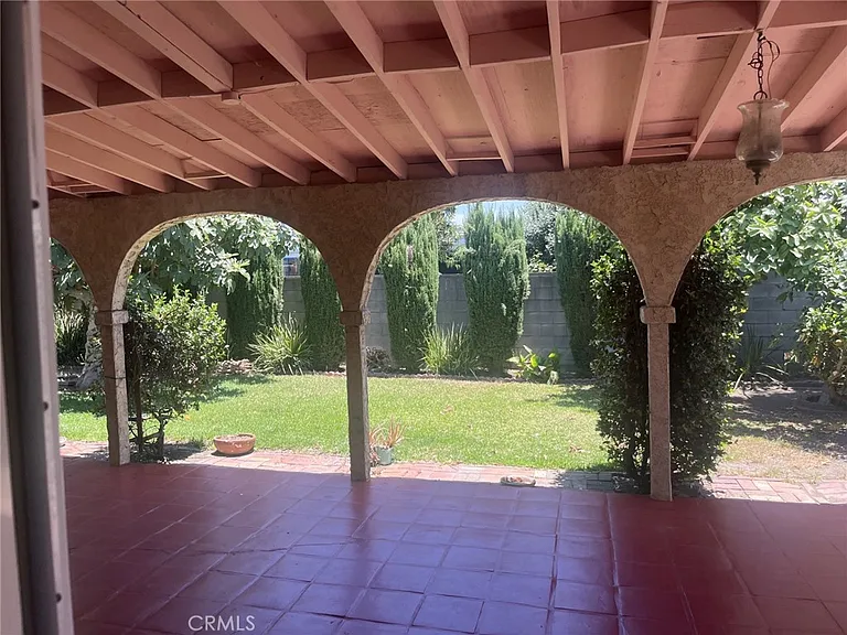 536 Sandsprings Dr — Photo 26