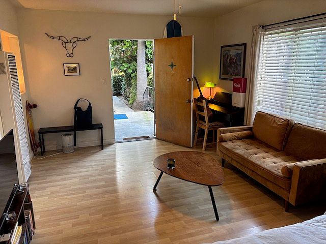 Current tenant's layout, main room