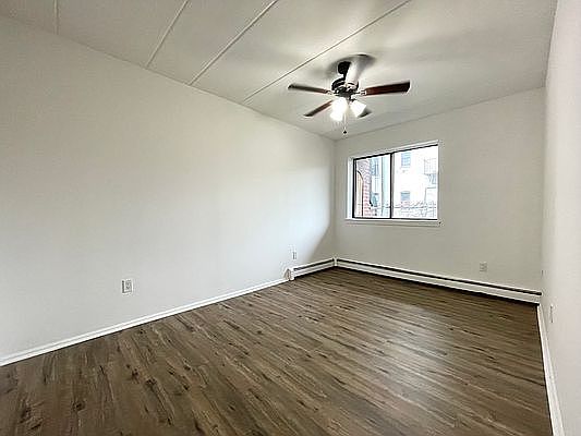 4th image of 20-70A Steinway St #2R