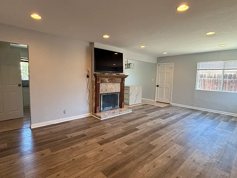 3172 San Clemente Ave — Photo 8