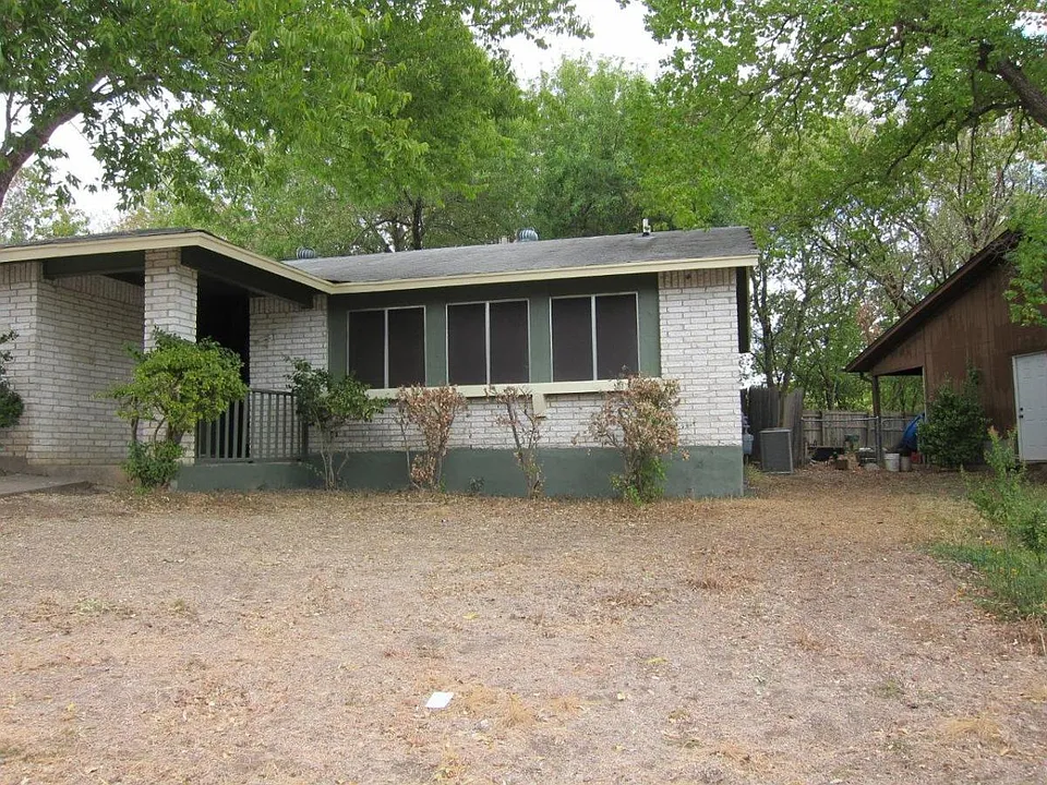 5213 Village Path