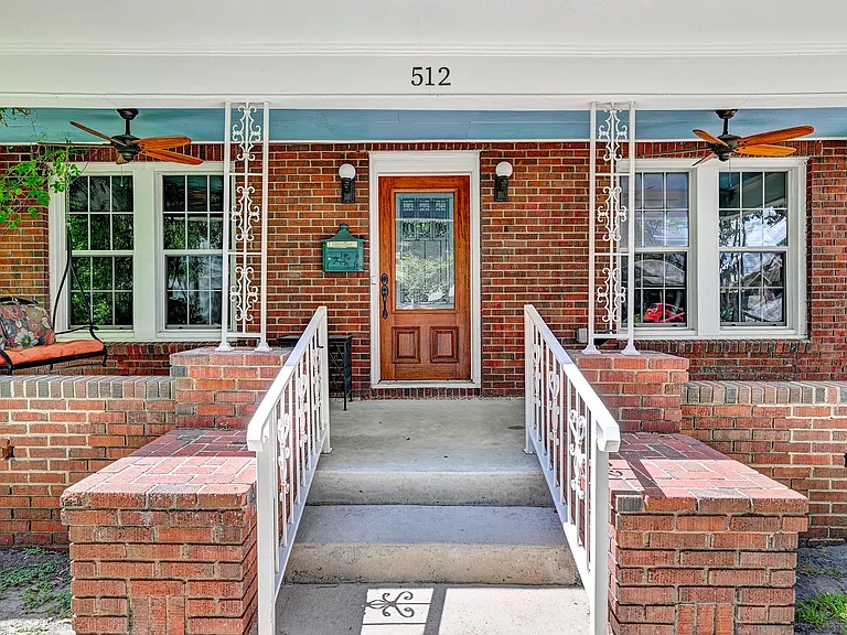 512 W Pierce St — Photo 2
