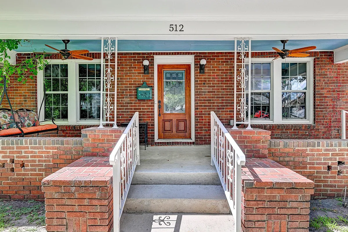 Building Photo - 512 W Pierce St