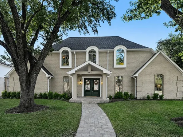 1302 Riverview Cir, Houston, TX 77077
