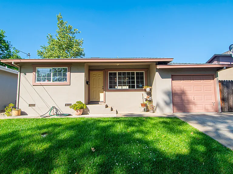 813 Comstock Dr — Photo 18