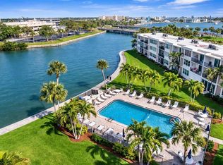 7405 Bay Island Dr S APT 121, South Pasadena, FL 33707